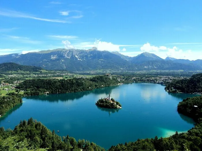 Someone Asks Online: "What Is The Most Beautiful Place You Have Ever Visited?", Receives 33 Answers