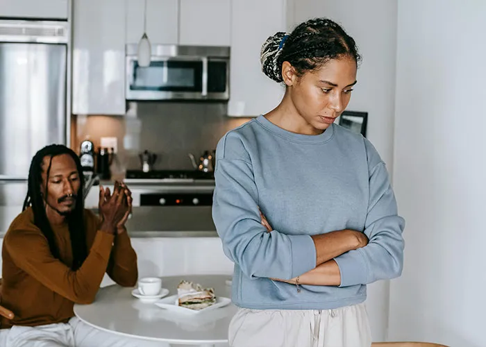 "Left Her Boyfriend To Be With Me": 50 Red Flags People Wouldn't Ignore In A Partner Again
