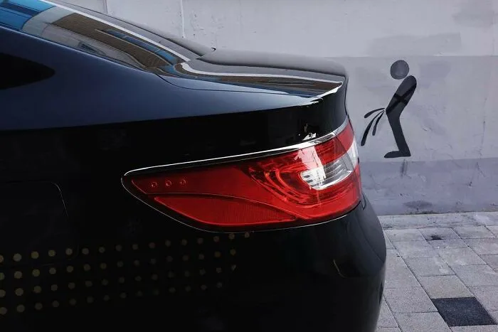 Lucky Coincidences: 20 Perfectly Timed Pictures Taken By Edas Wong (New Pics)