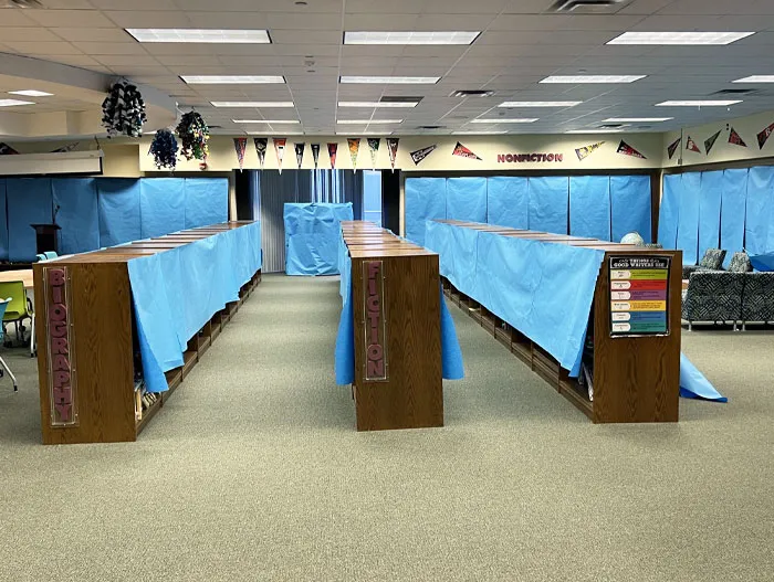 Soy un profesor de Florida. Esta es la «biblioteca» de nuestra escuela ahora