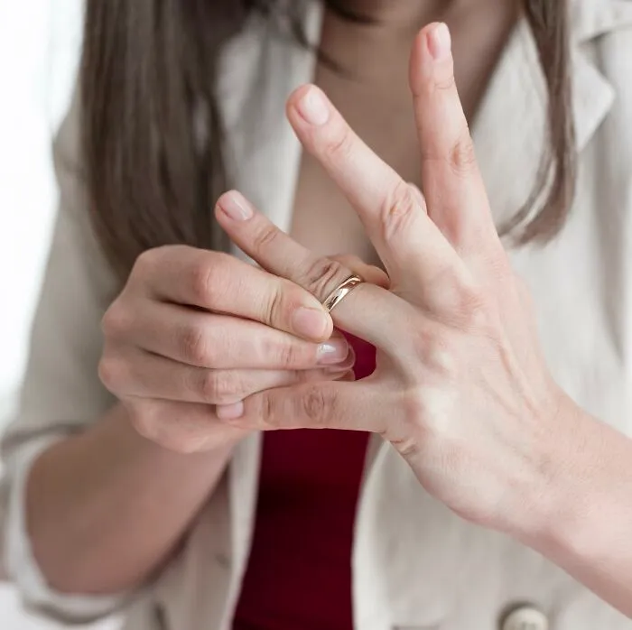 “Sniffing Rubbing Alcohol Gets Rid Of Nausea”: 50 Weird Life Hacks That Work For Some Reason