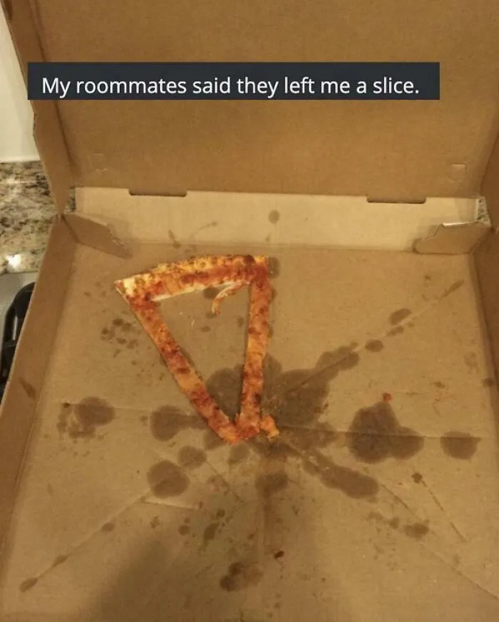 "Pizzas With Threatening Auras": 30 Pics From The Page With The Most Cursed Images Of Pizzas