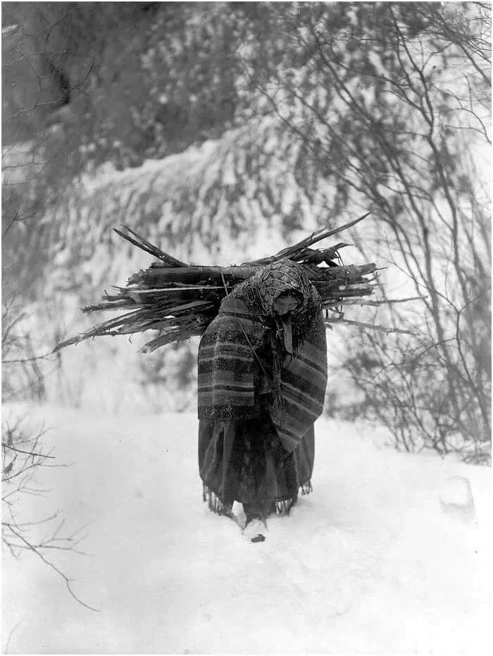 A Heavy Load - Sioux. Edward S. Curtis, 1908