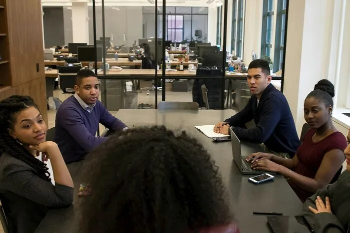 “Leave Immediately”: 30 Netizens Discuss Red Flags To Be Aware Of When Attending A Job Interview
