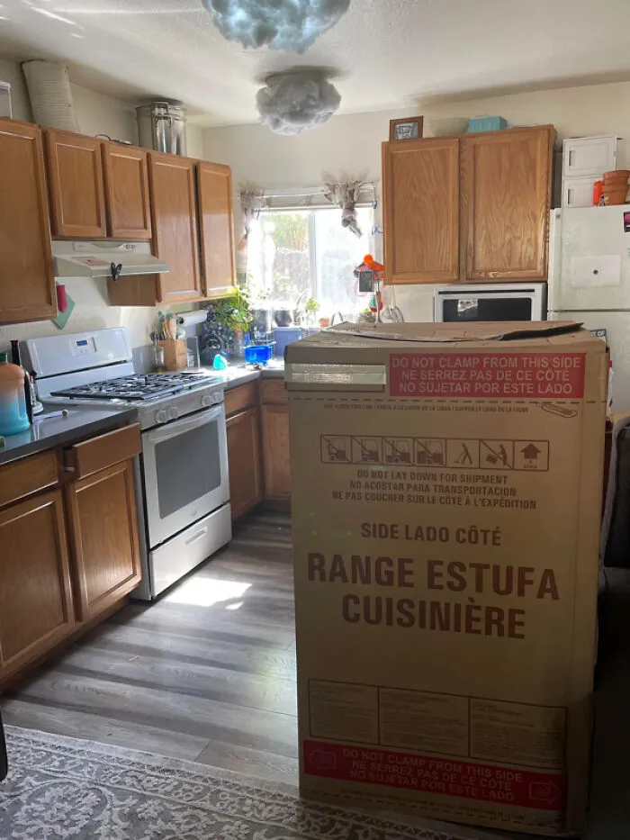 "Landlord ordered a new gas oven to replace the old broken one. He only paid to have it dropped off. He is very shocked that I’m not happy" - <span Style="Font:inherit;color:#808080"> Kandiblu</Span>