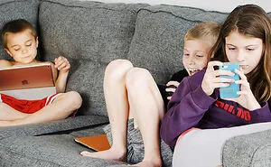 30 Teachers Share What Screams "I Have Unlimited Screen Time" In Students