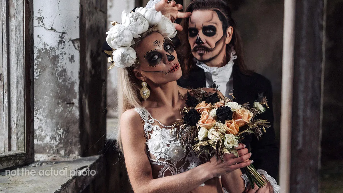 25 Guests Start Complaining Over This Bride's Halloween Wedding Theme, She Cancels Their Invites