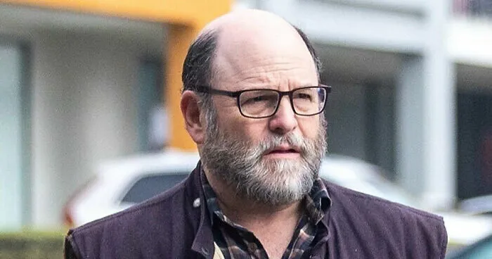 Seinfeld's Jason Alexander Looks Unrecognizable With Trim Frame And Scruffy Beard