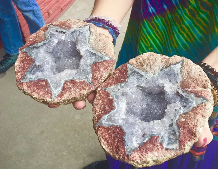 Este heptagrama natural en una geoda de amatista encontrada en México