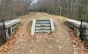 50 Times Urban Planners Failed To Understand People’s Needs, And It Resulted In ‘Desire Paths’ (New Pics)