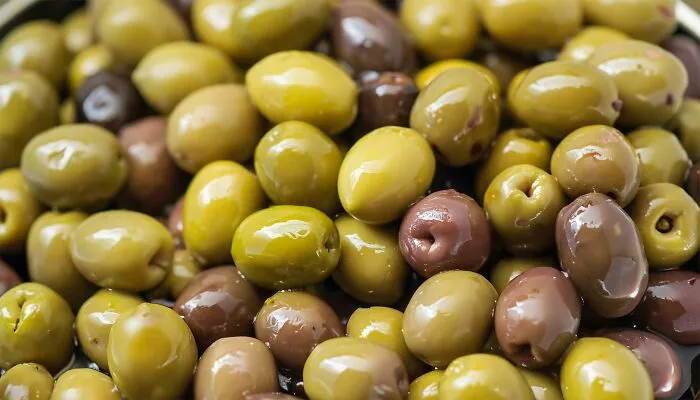 "What Is A Food That Makes You Think, 'How Did Humans Discover This Was Edible?'" (30 Answers)