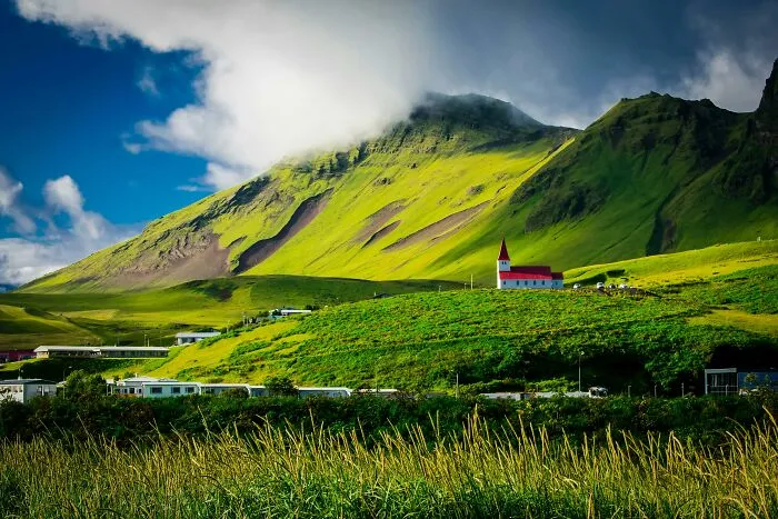 Someone Asks Online: "What Is The Most Beautiful Place You Have Ever Visited?", Receives 33 Answers