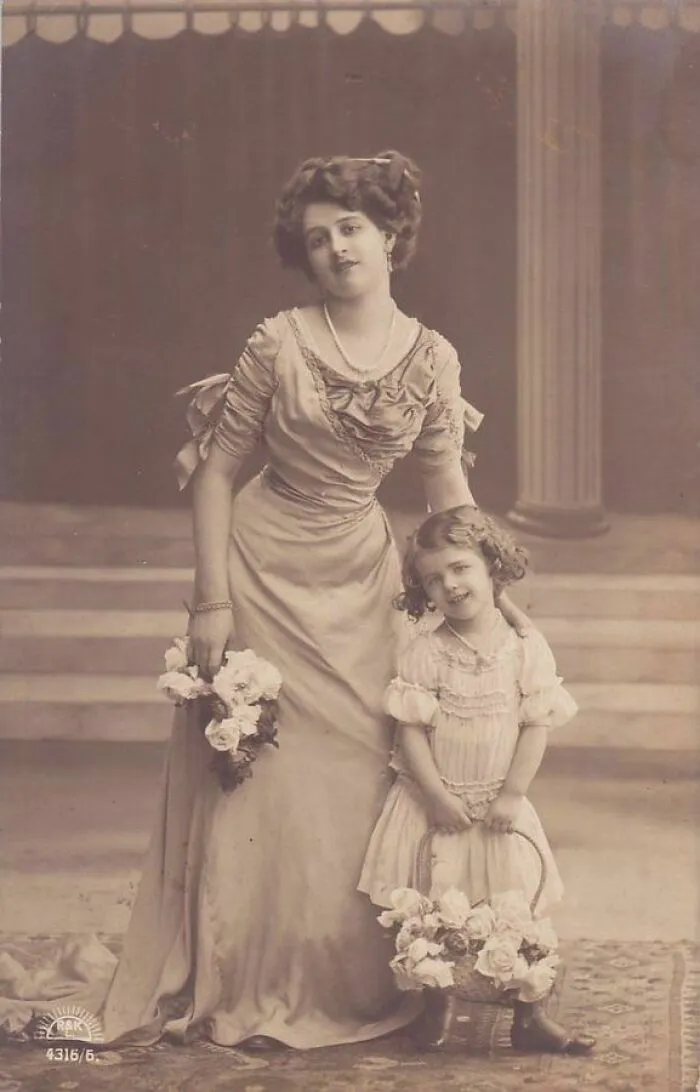 Retrato de madre e hija en 1910