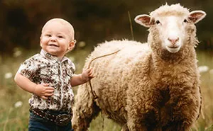 25 Adorable Moments Between Children And Their Animal Companions Captured By Andrea Martin