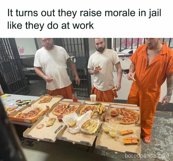 "Pizzas With Threatening Auras": 30 Pics From The Page With The Most Cursed Images Of Pizzas