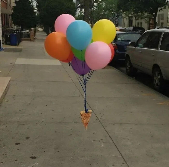 "Pizzas With Threatening Auras": 30 Pics From The Page With The Most Cursed Images Of Pizzas