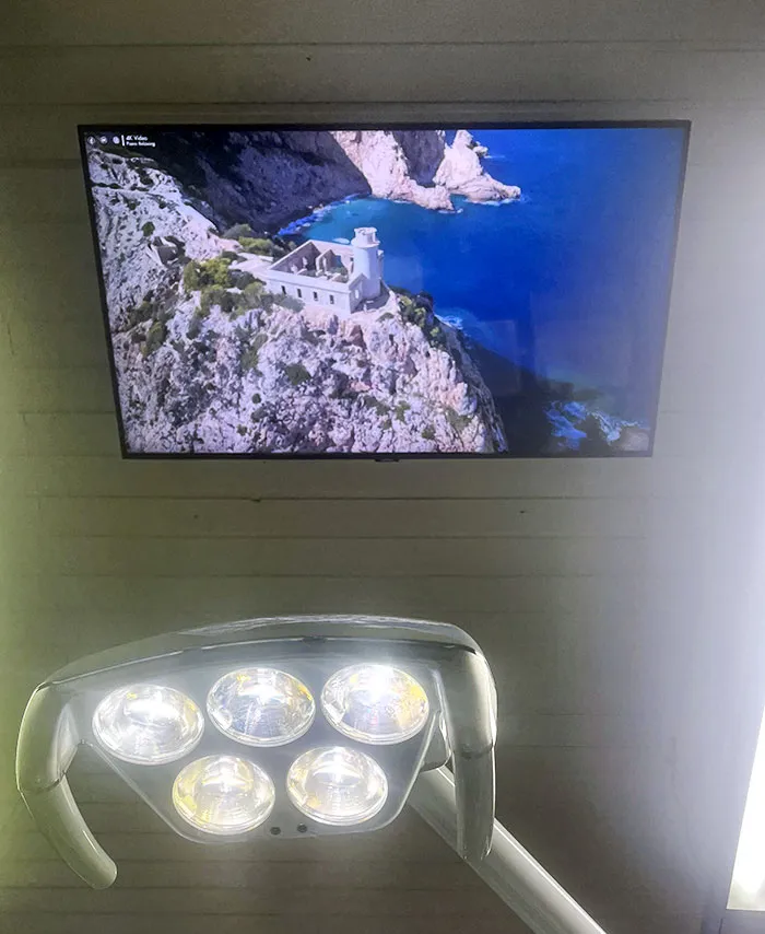 Mi dentista tiene un televisor en el techo con vídeos tranquilizadores