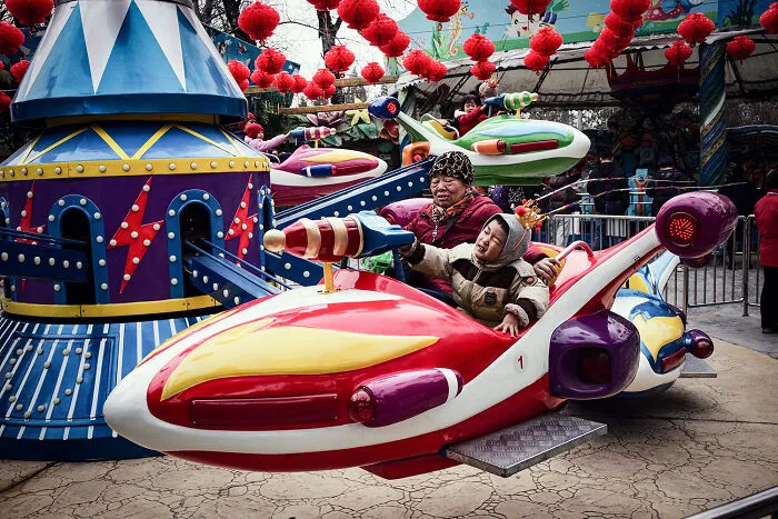 This Photographer Captures Interesting Moments In Beijing (20 Pics)