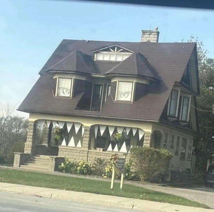 Simple But Effective Halloween Decor