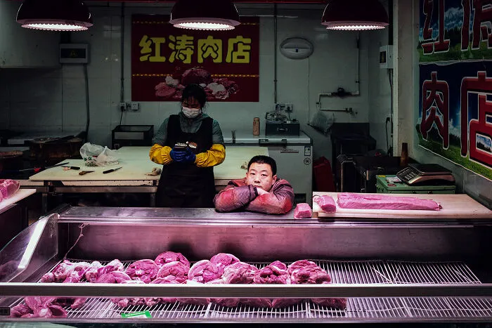 This Photographer Captures Interesting Moments In Beijing (20 Pics)