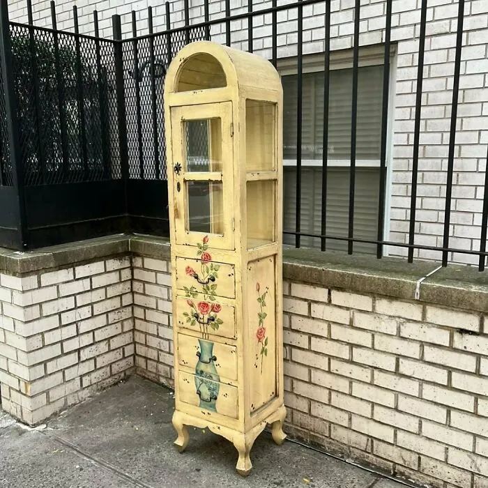 One Man’s Trash, Another’s Jackpot: 35 Wild Stooping Discoveries In New York (New Pics)