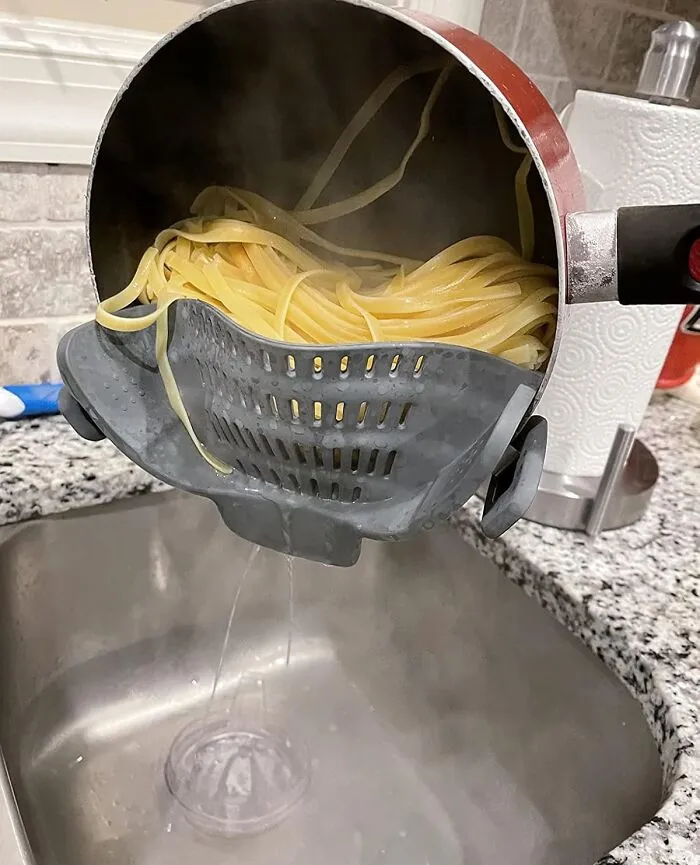 Drain The Drama From Pasta Night With This Genius <a Style="Display:inline;" Href="Https://Www.amazon.com/Kitchen-Gizmo-Strainer-Silicone-Colander/Dp/B018w9jii0?ie=utf8&th=1&linkcode=ll1&tag=bplobster-20&linkid=65793a8619231c84e0a790eb06e0376d&language=en_us&ref_=as_li_ss_tl" Target="_blank"><span Style="Font: Inherit; Color: #d74b1f;"> Clip On Pasta Strainer</Span> - A Quick And Easy Solution That Saves You Time, Mess, And Hassle, Making It A Must-Have For Busy Home Cooks!