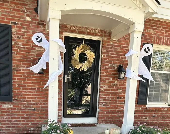 When You Want To Give Your House A Hug... From Beyond The Grave, Use These <a Style="Display:inline;" Href="Https://Www.amazon.com/Joyin-Halloween-Decoration-Decorations-Supplies/Dp/B08bht9ml4?ie=utf8&th=1&linkcode=ll1&tag=bpturtle-20&linkid=2331c428ee49e0bf076dda6b40372a61&language=en_us&ref_=as_li_ss_tl" Target="_blank"><span Style="Font: Inherit; Color: #d74b1f;"> Wrap-Around Ghost Decorations</Span>