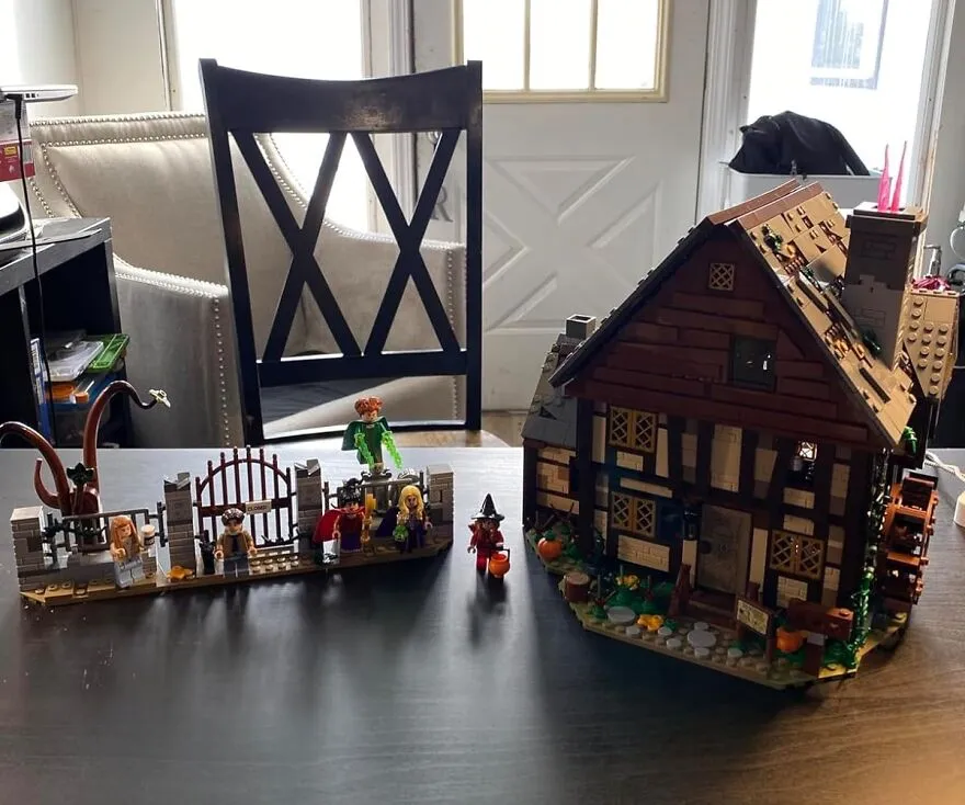 Bring The Magic Of Salem To Life, Brick By Brick, With The   <a Style="Display:inline;" Href="Https://Www.amazon.com/LEGO-Ideas-Disney-Hocus-Pocus/Dp/B0bxq6z5t4?pf_rd_p=eb29a56c-Fb46-4990-Bc38-8ca4ffd9b351&pf_rd_r=djaedm20qpnps12s9cw7&sr=1-25-Bb04dee1-4b25-4e59-A9d0-5eb169eb114f&th=1&linkcode=ll1&tag=bpeagle-20&linkid=23f32b69be8442dab4da9fd8b8ee9426&language=en_us&ref_=as_li_ss_tl" Target="_blank"><span Style="Font: Inherit; Color: #d74b1f;"> Hocus Pocus Cottage LEGO Set</Span>, A Spellbinding Recreation Of The Sanderson Sisters' Iconic Home