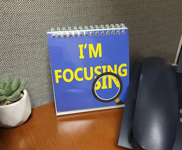  Tell Your Collegues Exactly What's The Vibe Without Uttering A Word Thanks To This Handy   <a Style="Display:inline;" Href="Https://Www.amazon.com/Different-Flip-Over-Messages-Office-Accessories/Dp/B08ncmdsf9?ie=utf8&linkcode=ll1&tag=bpsquirrel-20&linkid=473436e241d188bfe7d0182b567c0dac&language=en_us&ref_=as_li_ss_tl" Target="_blank"><span Style="Font:inherit;color:#d74b1f;"> Desk Flip Sign</Span> 