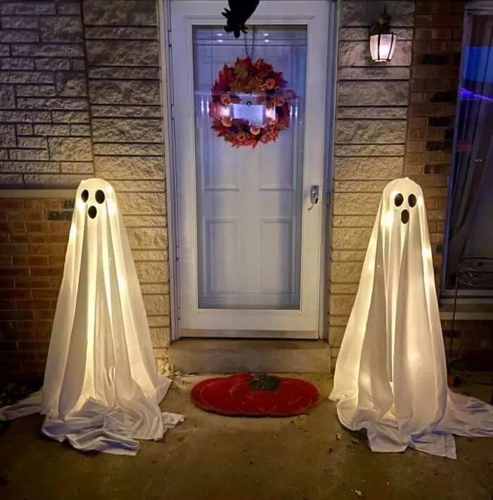 These   <a Style="Display:inline;" Href="Https://Www.amazon.com/Dazonge-Halloween-Decorations-Operated-Assemble/Dp/B0czns8l7k?ie=utf8&linkcode=ll1&tag=bpcorgi-20&linkid=58e4d1e29c5e5b760545f3108bd56f96&language=en_us&ref_=as_li_ss_tl" Target="_blank"><span Style="Font:inherit;color:#d74b1f;"> Light-Up Ghost Decorations</Span> Add The Perfect Touch Of Vintage Charm To Your Porch Decor