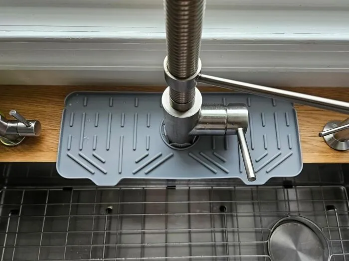 Leaky Faucet Got You Down? This Clever   <a Style="Display:inline;" Href="Https://Www.amazon.com/Silicone-Catcher-Kitchen-Accessories-Bathroom/Dp/B09xj1z8cv?ie=utf8&th=1&linkcode=ll1&tag=bpcrab-20&linkid=db7b1148fed0553238065dcbd58d9733&language=en_us&ref_=as_li_ss_tl" Target="_blank"><span Style="Font: Inherit; Color: #d74b1f;"> Silicone Faucet Handle Drip Catcher Tray Mat</Span> Is The Unsung Hero That Catches Those Pesky Drips And Keeps Your Sink Area Spotless