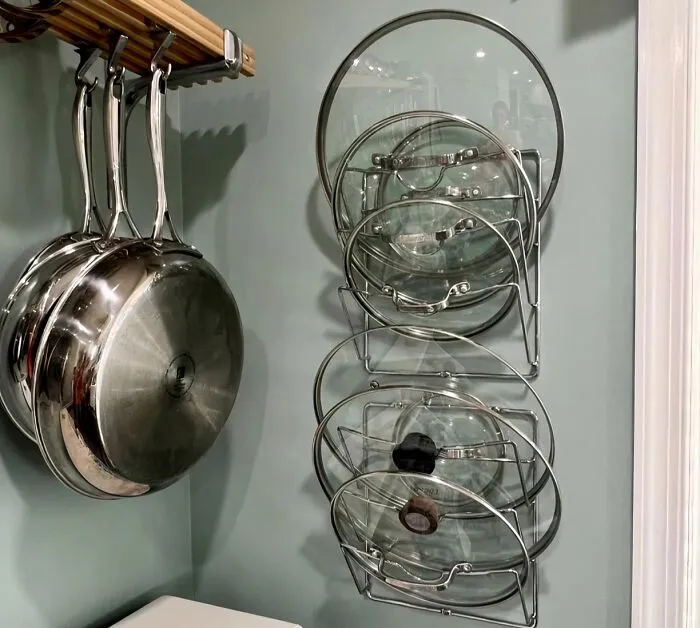 Because The Sound Of Clattering Pot Lids Is The Soundtrack To Your Kitchen Nightmares, This <a Style="Display:inline;" Href="Https://Www.amazon.com/Gp/Product/B01k07n018?ie=utf8&th=1&linkcode=ll1&tag=bppig-20&linkid=e0f4481d88bc4f61cd9f73caf3eb89b7&language=en_us&ref_=as_li_ss_tl" Target="_blank"><span Style="Font: Inherit; Color: #d74b1f;"> Mounted Pot Lid Organizer Rack </Span> Is The Sanity-Saving Solution That Keeps The Noise (And The Chaos) At Bay