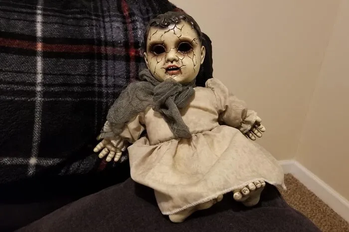The   <a Style="Display:inline;" Href="Https://Www.amazon.com/Seasonal-Visions-Forgotten-Doll-Sound/Dp/B07vn9rhpb?pd_rd_w=7jvrp&content-ID=amzn1.sym.3858a394-39a9-4946-90e6-86a3153d2546&pf_rd_p=3858a394-39a9-4946-90e6-86a3153d2546&pf_rd_r=t9q50absana6m69yqjdr&pd_rd_wg=jherg&pd_rd_r=c36c217e-5f9d-495b-9e17-F0f1924bc9e9&pd_rd_i=b07vn9rhpb&psc=1&linkcode=ll1&tag=bpseal-20&linkid=2a2c591ae708512251bf01b36895e1ff&language=en_us&ref_=as_li_ss_tl" Target="_blank"><span Style="Font: Inherit; Color: #d74b1f;"> Forgotten Doll With Sound </Span> Seems To Whisper Eerie Tales Of Abandonment And Neglect, Its Unsettling Presence A Reminder That Some Toys Are Better Left Unloved