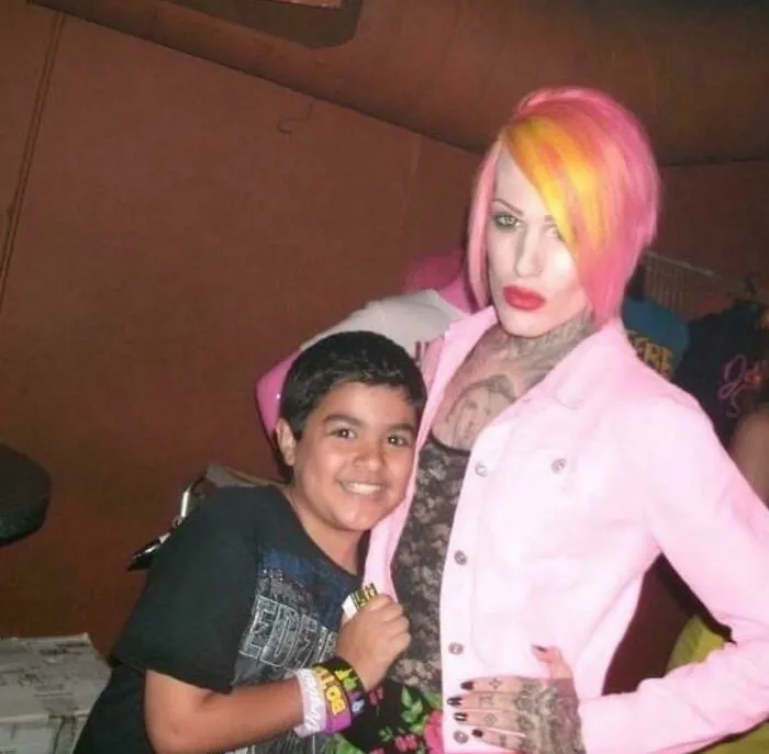 2012 - 10/11 Year Old Me With Jeffree Star In Toronto 😭😭😭