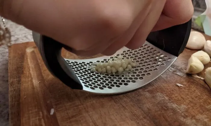 Unleash The Flavorful Fury Of The Garlic With The   <a Style="Display:inline;" Href="Https://Www.amazon.com/Dp/B07rnj2znx?ascsubtag=7558533%2c27%2c34%2cd%2c0%2c0%2c0%2c900%3a2%3b974%3a3%3b1125%3a1%3b1338%3a1%3b1352%3a1%2c38986922%2c0%2c0%2c0&btn_ref=srctok-Cfa887d4bc0613a0&th=1&linkcode=ll1&tag=bpsnake-20&linkid=d7a623c7dbba9ea36d34c70b642dba75&language=en_us&ref_=as_li_ss_tl" Target="_blank"><span Style="Font: Inherit; Color: #d74b1f;"> Garlic Press Rocker</Span>, A Mighty Kitchen Tool That'll Crush, Mince, And Mash Those Pungent Cloves Into Submission, Leaving Your Dishes With An Unmistakable Aroma Of Awesomeness