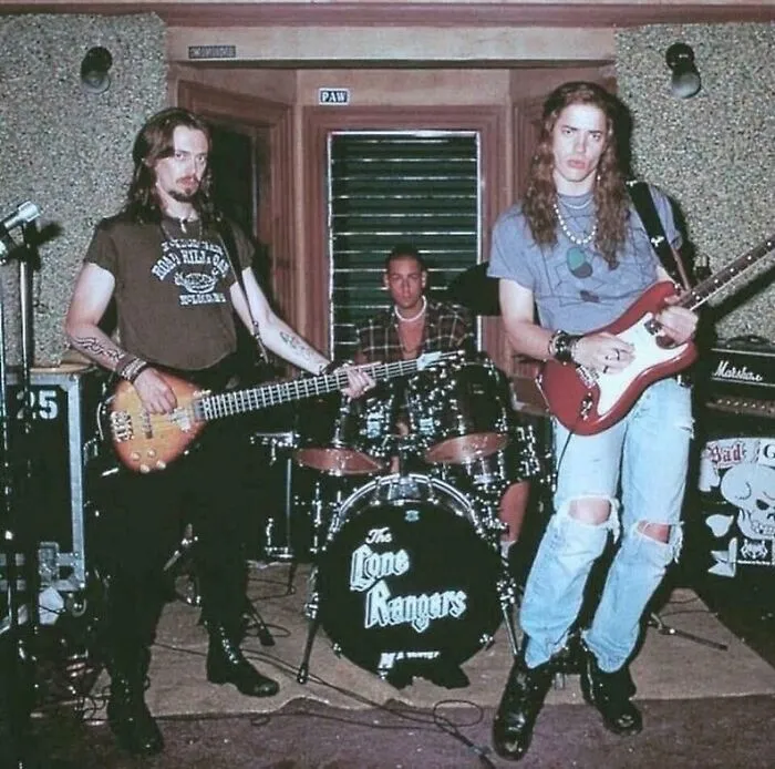 30 Wild And Wholesome Moments From The ‘90s, As Seen On This Dedicated IG Page (New Pics)