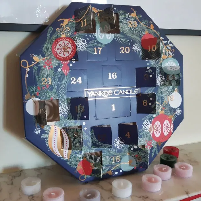 Warm Up To The Holiday Season With The <a Style="Display:inline;" Href="Https://Www.amazon.com/Yankee-Candle-Christmas-Countdown-Collection/Dp/B09gvcg7k6?crid=1372rz4z191p3&keywords=yankee+candle+2019+advent+calendar+gift+set+with+tea+lights&qid=1698071805&sprefix=yankee+candle+2019+advent+calendar+gift+set+with+tea+lights%2caps%2c187&sr=8-1&ufe=app_do%3aamzn1.fos.006c50ae-5d4c-4777-9bc0-4513d670b6bc&linkcode=ll1&tag=bpiguana-20&linkid=5a241851ab501fbc10f9e391151582f5&language=en_us&ref_=as_li_ss_tl" Target="_blank"><span Style="Font: Inherit; Color: #d74b1f;"> Yankee Candle Wreath Advent Calendar</Span> 