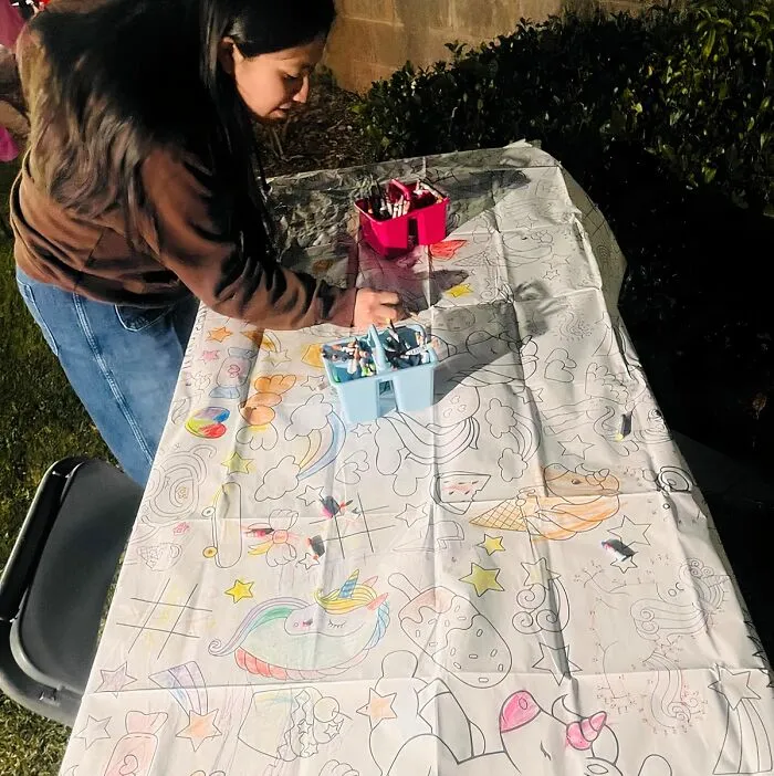 The Kids' Table Is About To Become The Most Sought-After Piece Of Real Estate In The Entire House With A <a Style="Display:inline;" Href="Https://Www.amazon.com/Dp/B0bqwlqfc7?ascsubtag=7751563%2c38%2c39%2cd%2c0%2c0%2c0%2c900%3a2%3b974%3a3%3b1125%3a1%3b1338%3a1%3b1352%3a1%2c0%2c0%2c0%2cgoogle&btn_ref=srctok-F36c264486cb599b&linkcode=ll1&tag=bpoctopus-20&linkid=cf40a4d403375e1456e2e06e2298969a&language=en_us&ref_=as_li_ss_tl" Target="_blank"> <span Style="Font: Inherit; Color: #d74b1f;"> Giant Coloring Tablecloth </Span