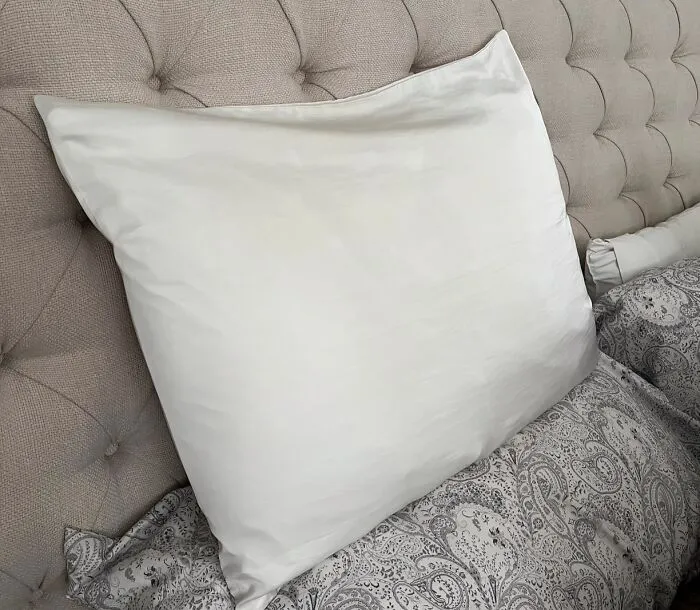 "Silk/satin pillowcases are a game changer for skin and hair. It helps with preventing friction overall and helps with wrinkles, helps minimise breakage and frizz for hair. It also just feels nice" - <span Style="Font:inherit;color:#808080"> moonstarhunter</Span>
