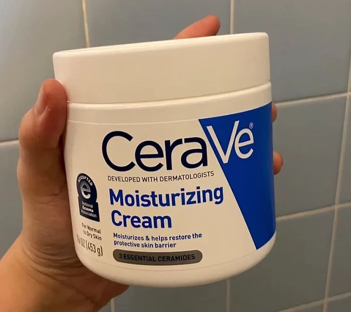 "Even if your skin is oily, you still need moisturizer. In fact, it may be overproducing oil because it’s dry" - <span Style="Font:inherit;color:#808080"> azcurlygurl</Span>