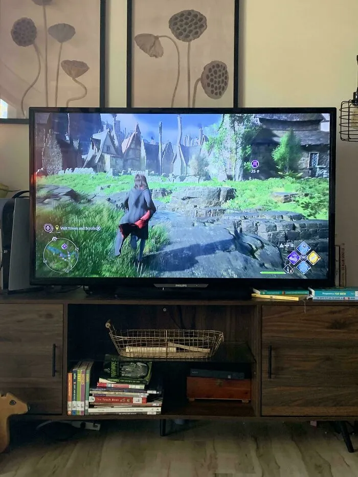 Found This 55” TV Sitting Outside Of My Apartment Complex's Dumpster. Thought I Would Fix Whatever’s Wrong With It, But There’s Nothing Wrong With It!