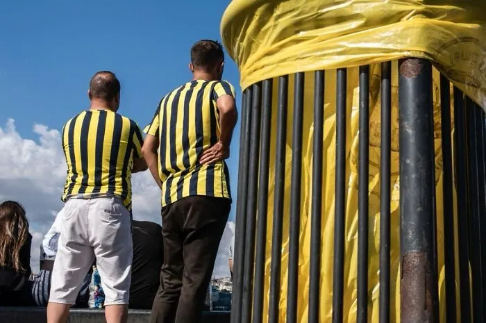 40 New Entertaining Street Photographs By Serkan Tekin Prove That Timing Is Everything