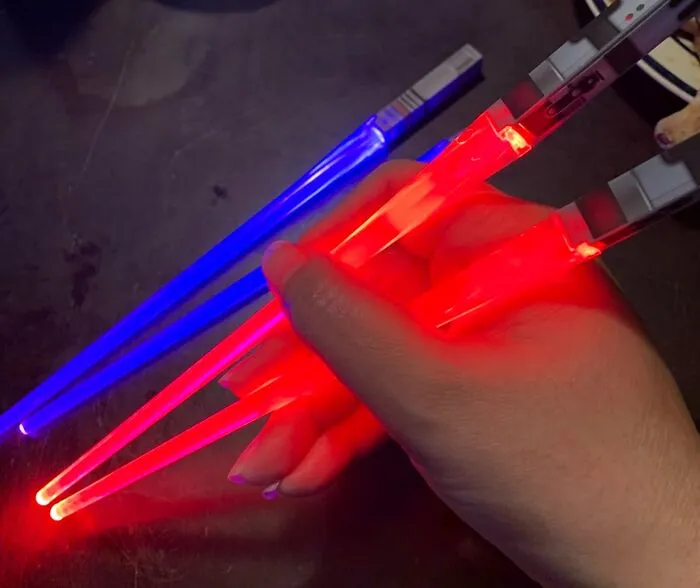 May The Flavor Be With Your Boss With The <a Style="Display:inline;" Href="Https://Www.amazon.com/Chop-Sabers-Light-Lightsaber-Chopsticks/Dp/B01ca2hoz4?ie=utf8&th=1&linkcode=ll1&tag=bpapple-20&linkid=18dfcc132dfb4777e813ea8dbd5c785f&language=en_us&ref_=as_li_ss_tl" Target="_blank"><span Style="Font: Inherit; Color: #d74b1f;"> Lightsaber Chopsticks</Span>, A Gift That Brings A Galactic Twist To Dinner Time