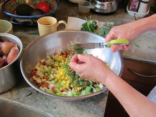 Snip, Clip, And Savor The Flavor! Make Herb Prep A Breeze With The <a Style="Display:inline;" Href="Https://Www.amazon.com/Dp/B00lrkmk96?ascsubtag=6321567%2c21%2c52%2cd%2c0%2c0%2c0%2c900%3a2%3b974%3a1%3b1125%3a2%3b1338%3a1%3b1352%3a1%2c18565038%2c0%2c0&th=1%25252cgoogle%252cgoogle%2cgoogle&btn_ref=srctok-F1965e9c71b17032&linkcode=ll1&tag=bpelk-20&linkid=d5b40d5ea2a1c154fb19d247cbc6c4fb&language=en_us&ref_=as_li_ss_tl" Target="_blank"><span Style="Font: Inherit; Color: #d74b1f;"> Herb Scissors With 5 Blades</Span>