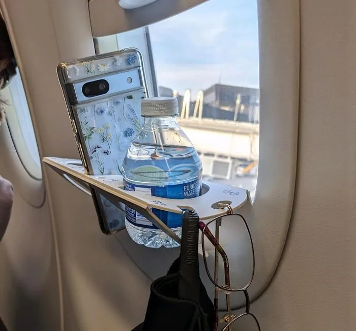 Maximize Your Flight's In-Flight Experience With The   <a Style="Display:inline;" Href="Https://Www.amazon.com/Bevledge/Dp/B07kxl1yvm?ie=utf8&linkcode=ll1&tag=bplemon-20&linkid=3b0539c509927c292c6f10d49d8d50c4&language=en_us&ref_=as_li_ss_tl" Target="_blank"><span Style="Font: Inherit; Color: #d74b1f;"> Airplane Window Organization Station</Span>