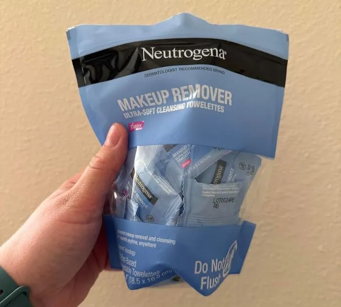 Dissolve The Drama Of Delayed Flights And Missed Connections With The   <a Style="Display:inline;" Href="Https://Www.amazon.com/Neutrogena-Cleansing-Towelette-Waterproof-Individually/Dp/B07gkvbqdg?ie=utf8&linkcode=ll1&tag=bplemon-20&linkid=828668a8241af03787fbec2c01d14e54&language=en_us&ref_=as_li_ss_tl" Target="_blank"><span Style="Font: Inherit; Color: #d74b1f;"> Individually Wrapped Neutrogena Makeup Remover Wipes</Span>, A Refreshing Respite From The Rigors Of Travel, One Wipe At A Time