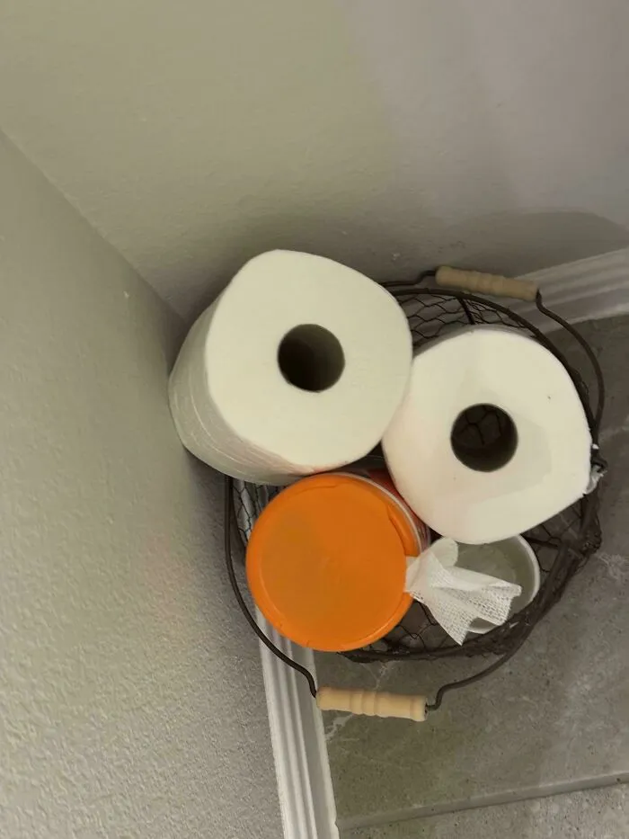 Mi hijo no paraba de decir "Elmo" cuando estaba en el baño.