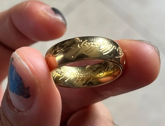 Behold <a Style="Display:inline;" Href="Https://Www.amazon.com/Zkbkjspzjb-Engraved-Pendant-Necklace-Cosplay/Dp/B0blhvx2zf?ie=utf8&linkcode=ll1&tag=bppear-20&linkid=c0c24ab6ad3af1c8904771ec514b17db&language=en_us&ref_=as_li_ss_tl" Target="_blank"><span Style="Font: Inherit; Color: #d74b1f;"> The One Ring</Span>, The Source Of Sauron's Power And The Bane Of Middle-Earth