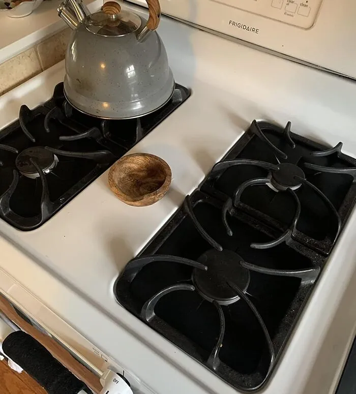 Those Pesky Gas Stove Gaps Have Been Collecting Crumbs All Year... Seal The Deal With The <a Style="Display:inline;" Href="Https://Www.amazon.com/Burner-Protectors-Thickness-Reusable-Non-Stick/Dp/B07g78899p?ie=utf8&linkcode=ll1&tag=bpfig-20&linkid=52bc1f768b6886efe5d6fb6308bf2d41&language=en_us&ref_=as_li_ss_tl" Target="_blank"><span Style="Font: Inherit; Color: #d74b1f;"> Silicone Gap Covers For Gas Stoves</Span>