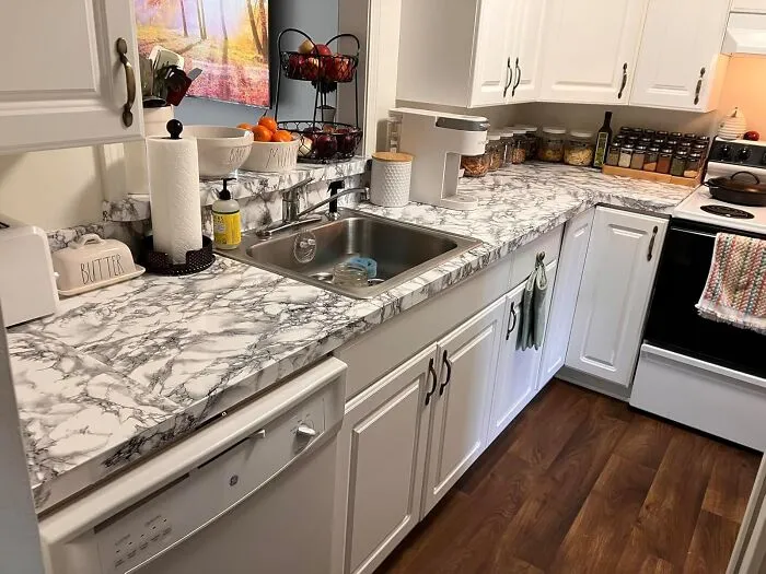 Transform Your Kitchen In An Instant With The <a Style="Display:inline;" Href="Https://Www.amazon.com/Dc-Fix-346-0306-Decorative-Self-Adhesive/Dp/B00504qxm0?ie=utf8&linkcode=ll1&tag=bpfig-20&linkid=ffa0385d6fc2e7fdff567a61c0b7e3d3&language=en_us&ref_=as_li_ss_tl" Target="_blank"><span Style="Font: Inherit; Color: #d74b1f;"> Marble Contact Paper For Countertops</Span>, A Stylish And Easy Solution To Give Your Countertops A High-End Look Without The Hefty Price Tag
